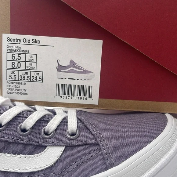 Vans WMNS Sentry Old Skool Gray Ridge
VN0A5KR3NKE
Sneakers - Picture 16 of 16